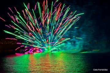 Los fuegos de Melenara, una explosión de color (Foto Celia Fernández)